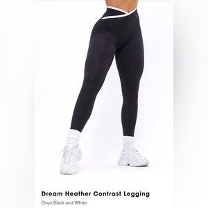 NWT size small Dream Heather Contrast Legging onyx black and white.